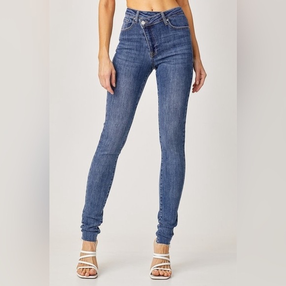 Denim - Risen Crossover jeans Size 15/32 34” inseam dark